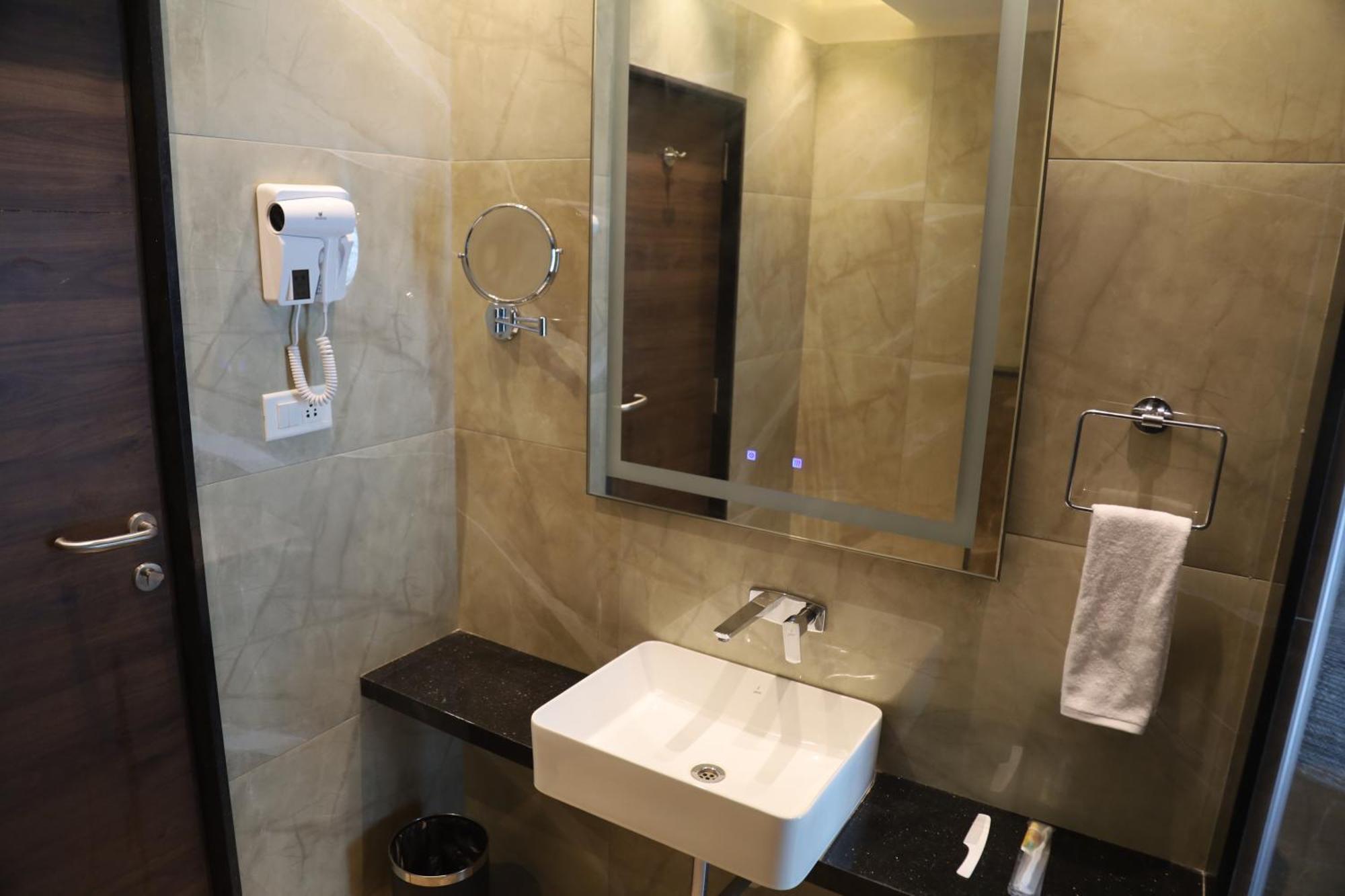 קומבאקונאם Kings Bury Inn מראה חיצוני תמונה