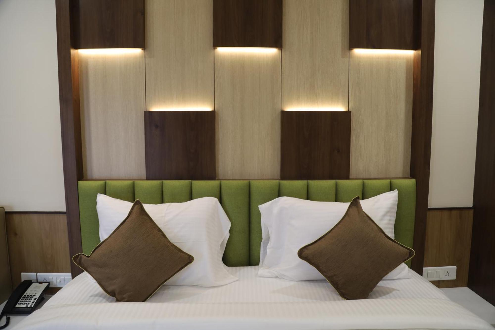 קומבאקונאם Kings Bury Inn מראה חיצוני תמונה