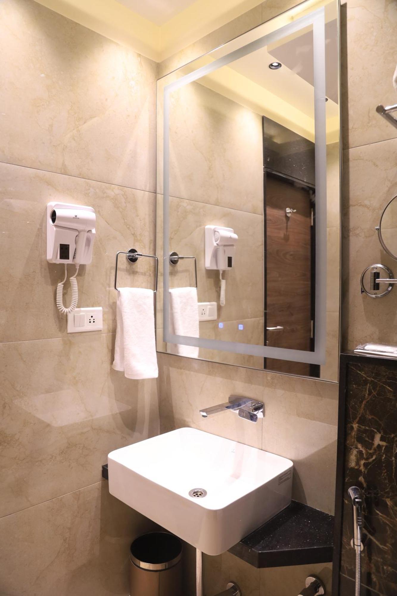 קומבאקונאם Kings Bury Inn מראה חיצוני תמונה