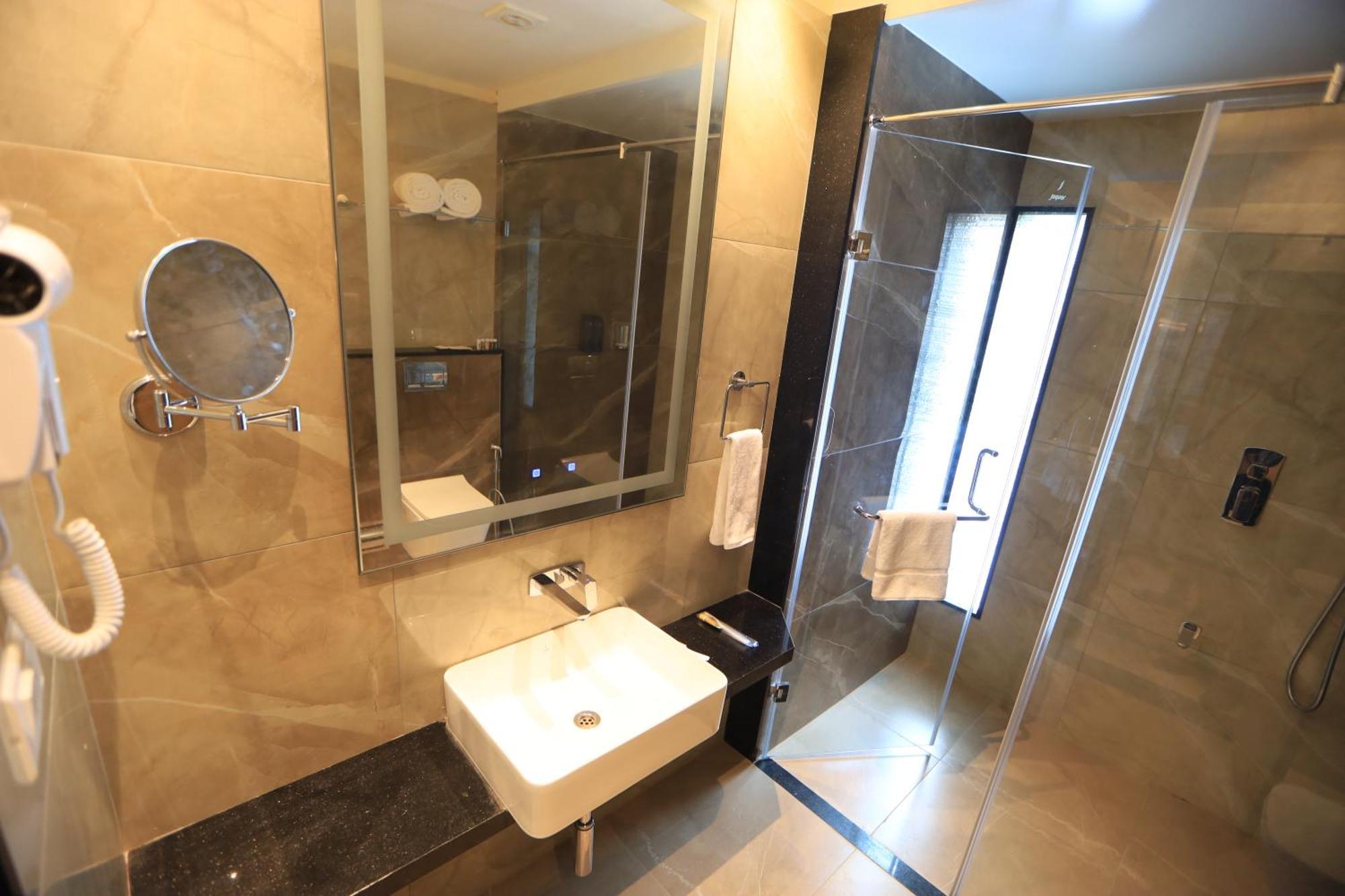 קומבאקונאם Kings Bury Inn מראה חיצוני תמונה